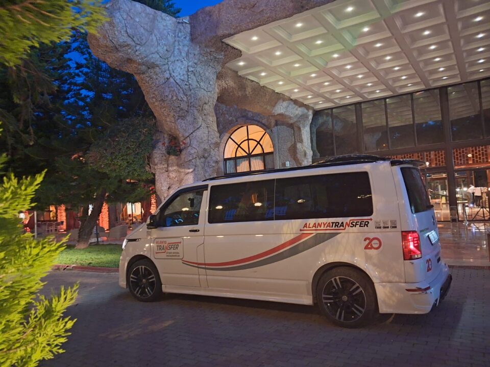 Premium kizilagactransfer.com Kızılağaç to Mahmutlar Luxury Transfer Services for Comfortable and Exclusive Coastal Travel Experience
